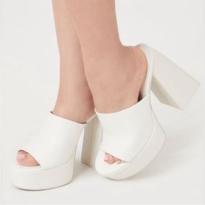 NWT Forever 21 Faux Snakeskin Platform Block Heels